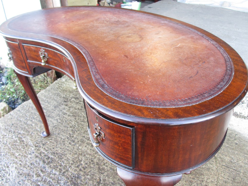Edwardian Mahogany kidney writing desk with tooled leather and 3 drawers View II