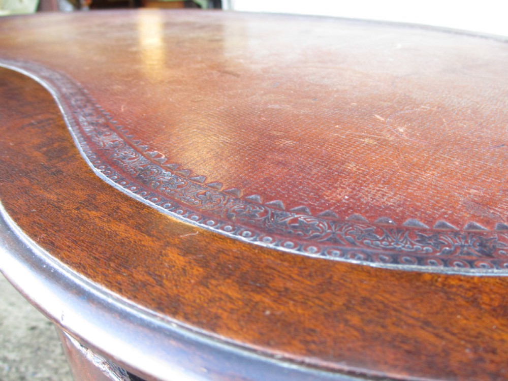 Edwardian Mahogany kidney writing desk with tooled leather and 3 drawers View IV