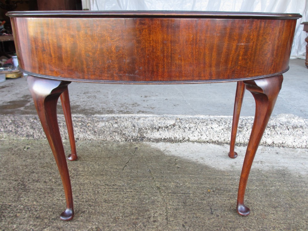 Edwardian Mahogany kidney writing desk with tooled leather and 3 drawers View X
