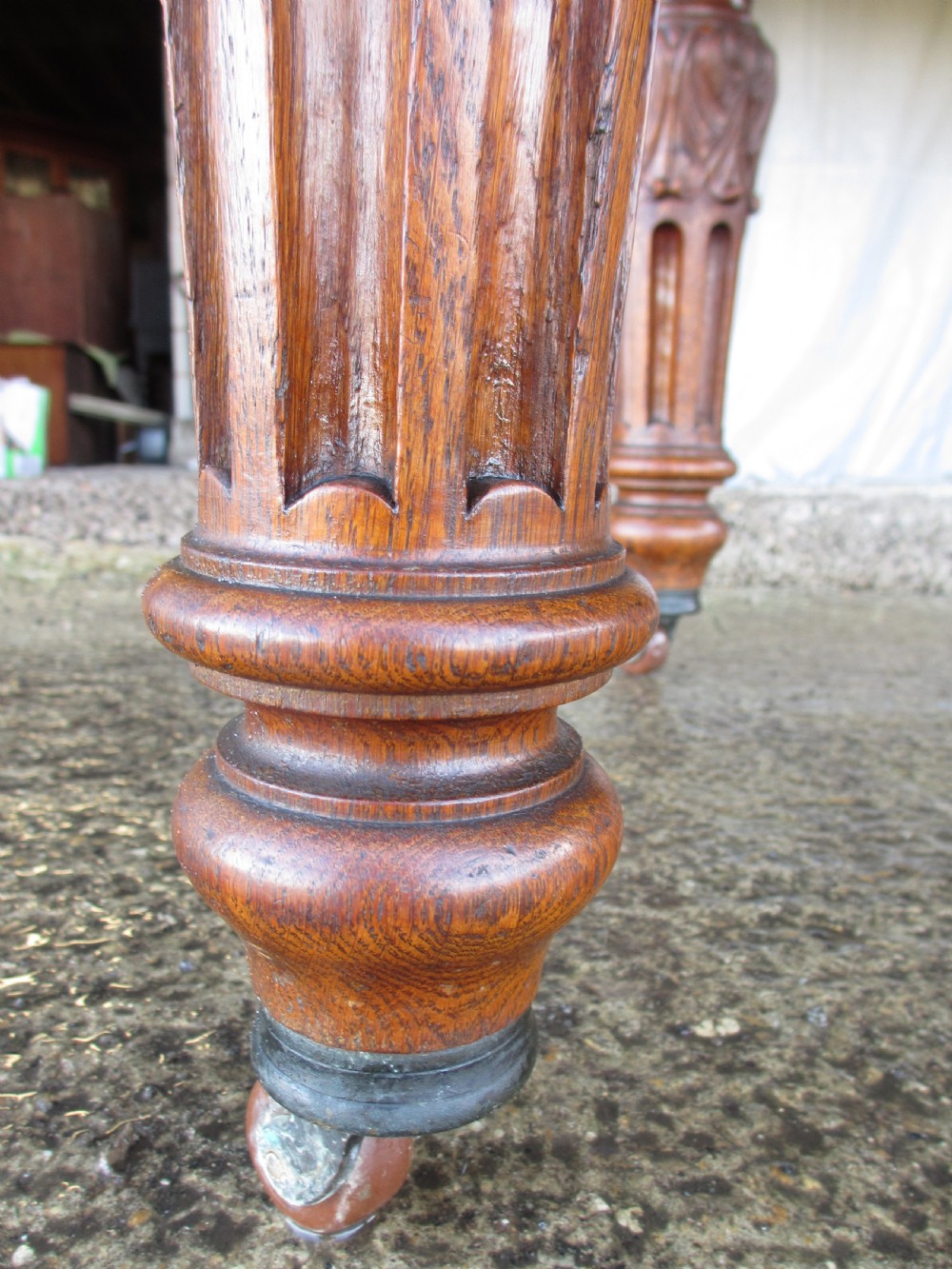 Victorian carved oak dining table with bulbous carved and tapering fluted legs on castors View X