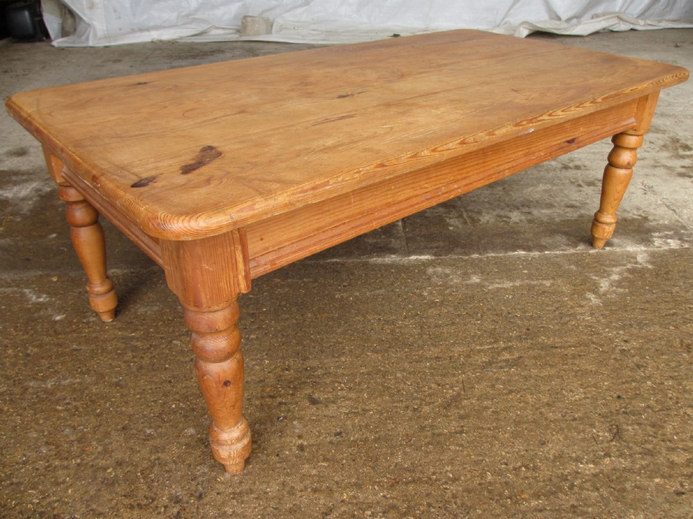 Victorian pine coffee table on turned legs