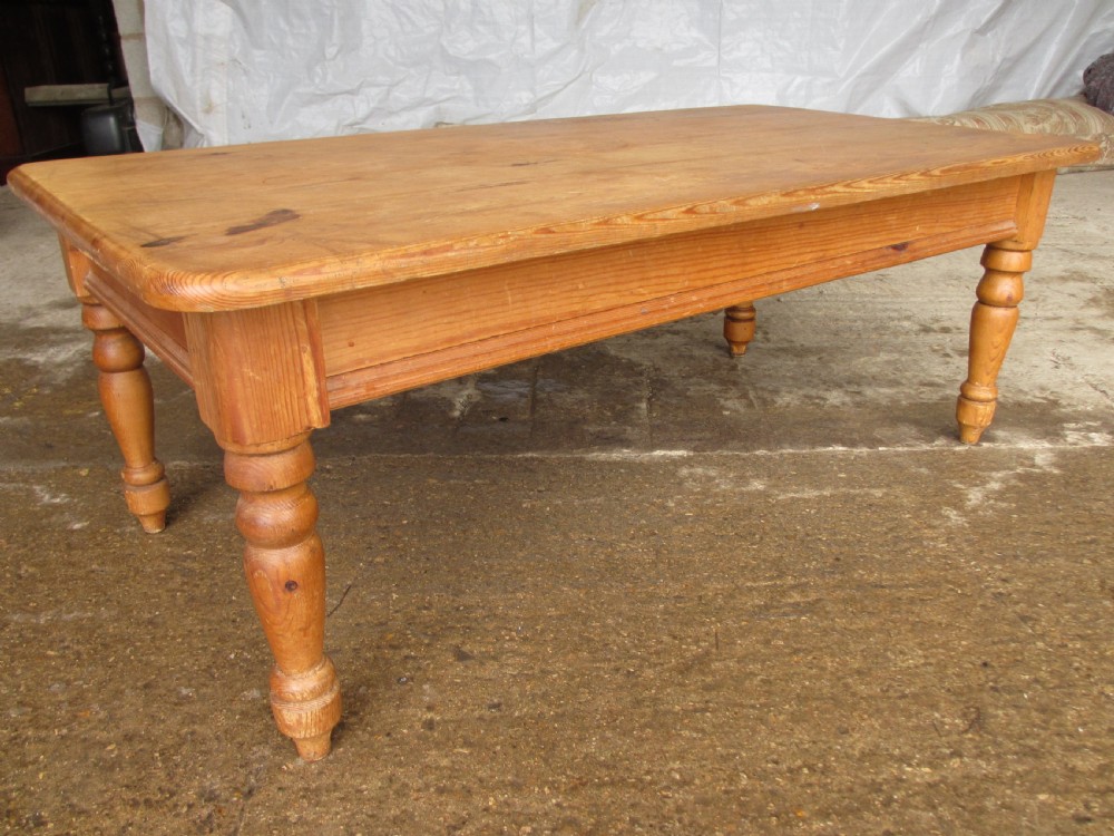 Victorian pine coffee table on turned legs View II