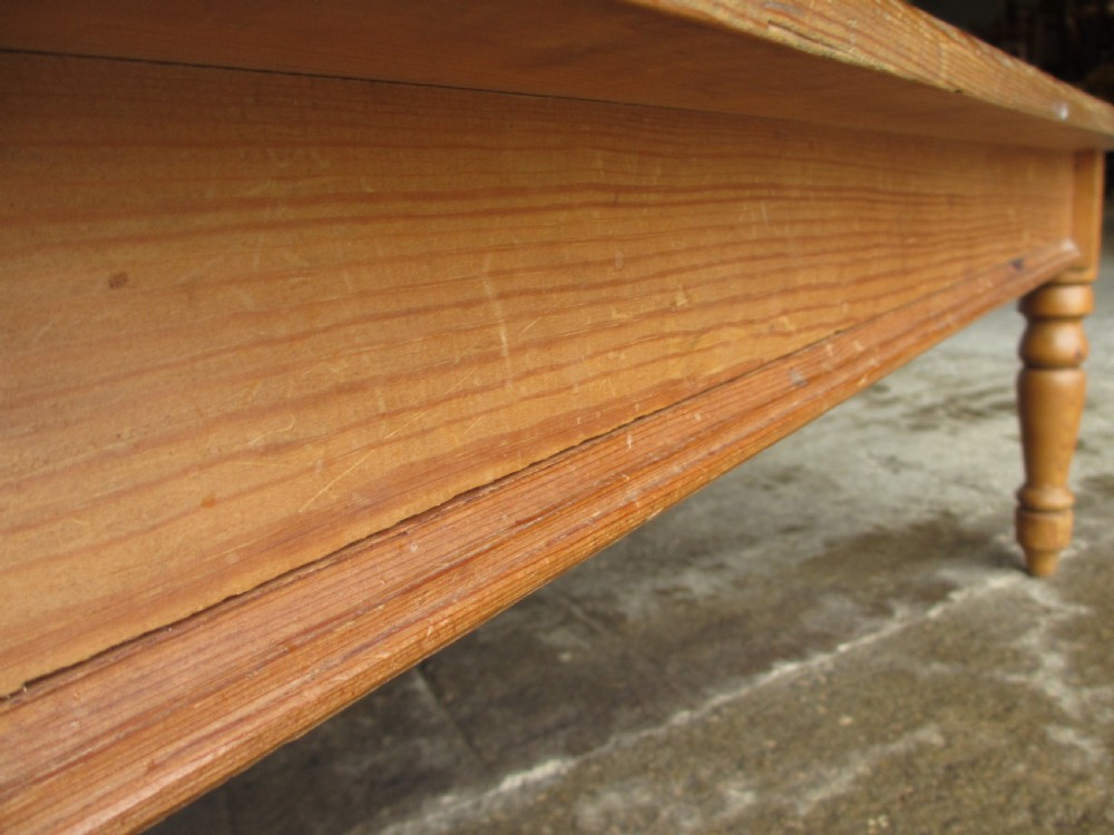 Victorian pine coffee table on turned legs View III