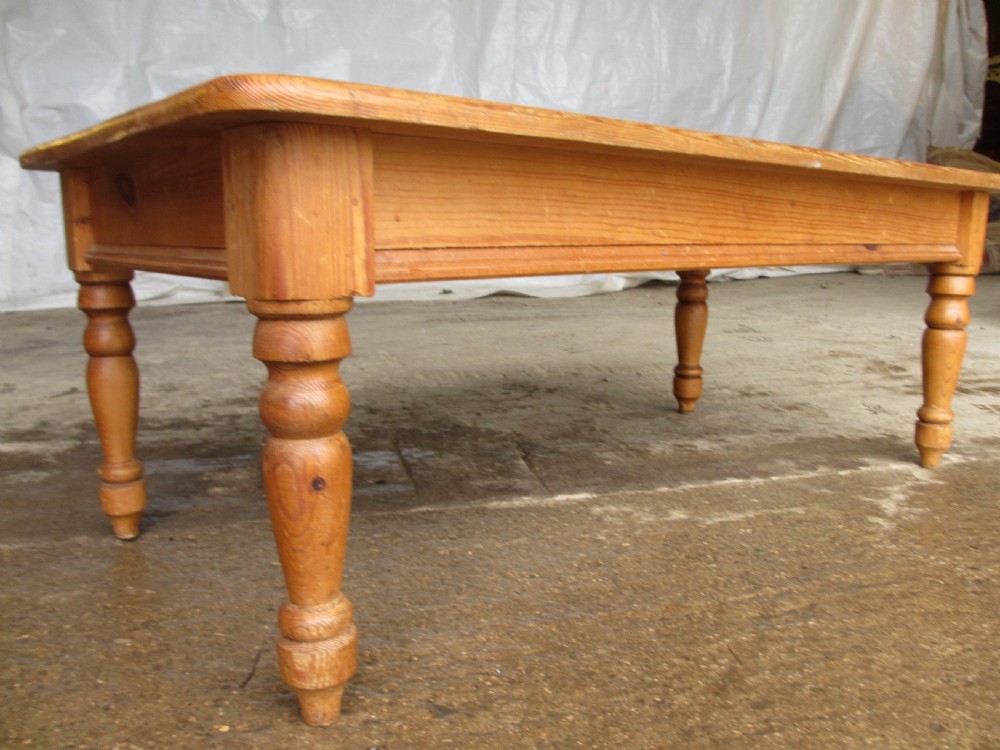 Victorian pine coffee table on turned legs View IV