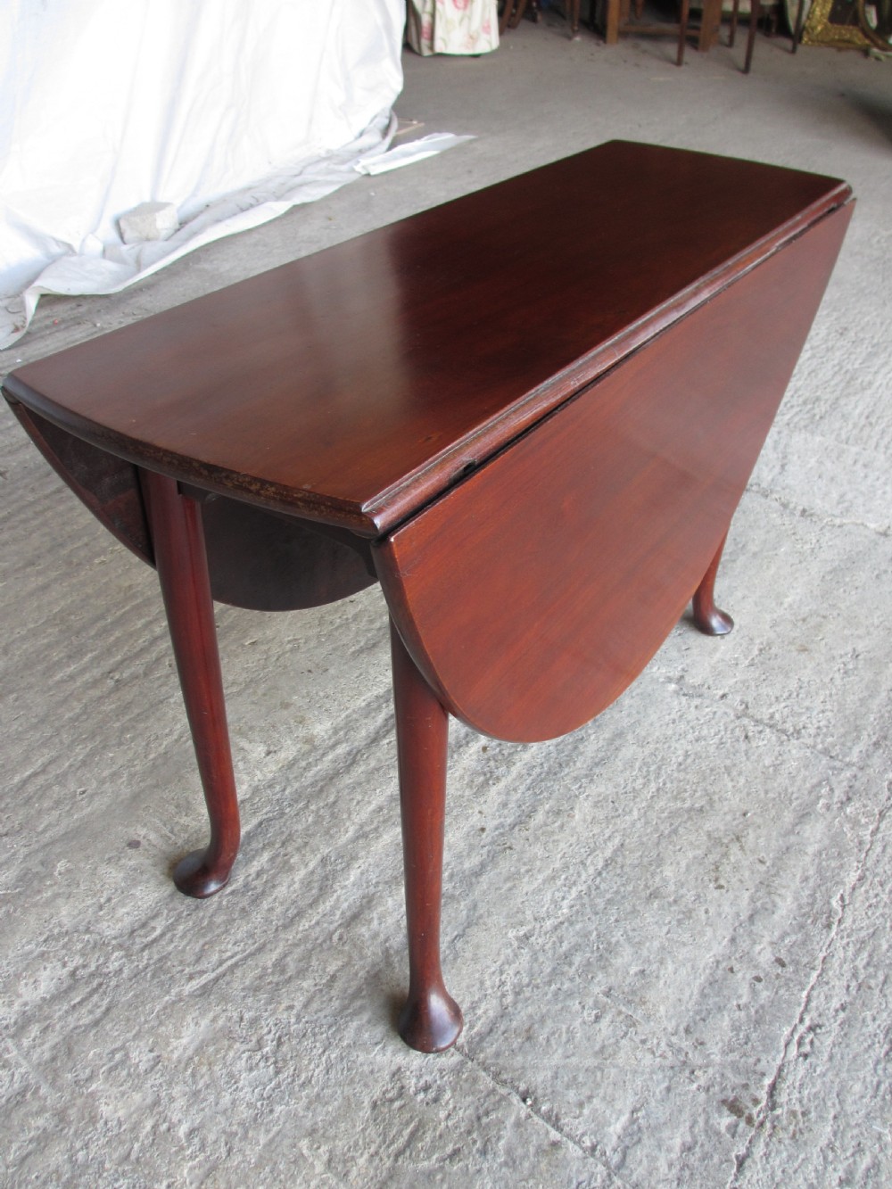 Georgian mahogany oval drop leaf gateleg dining table View VII
