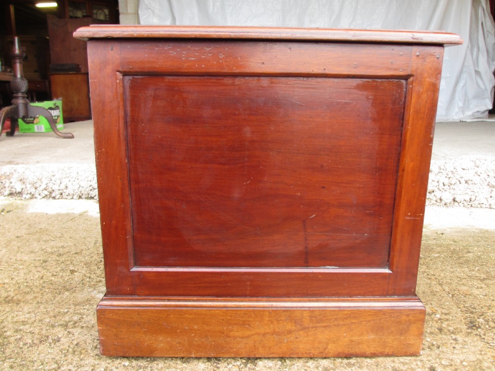 Victorian mahogany and pot box bedroom toilet commode View II