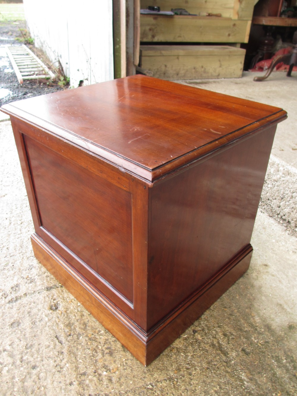 Victorian mahogany and pot box bedroom toilet commode View III