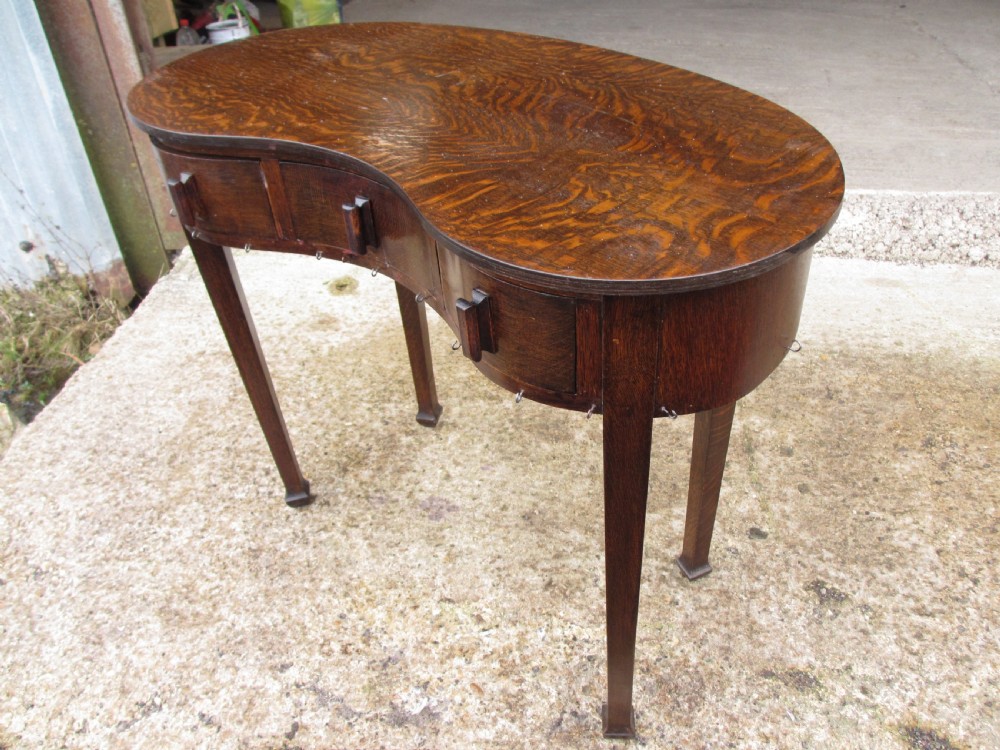 Oak kidney shaped dressing table View V