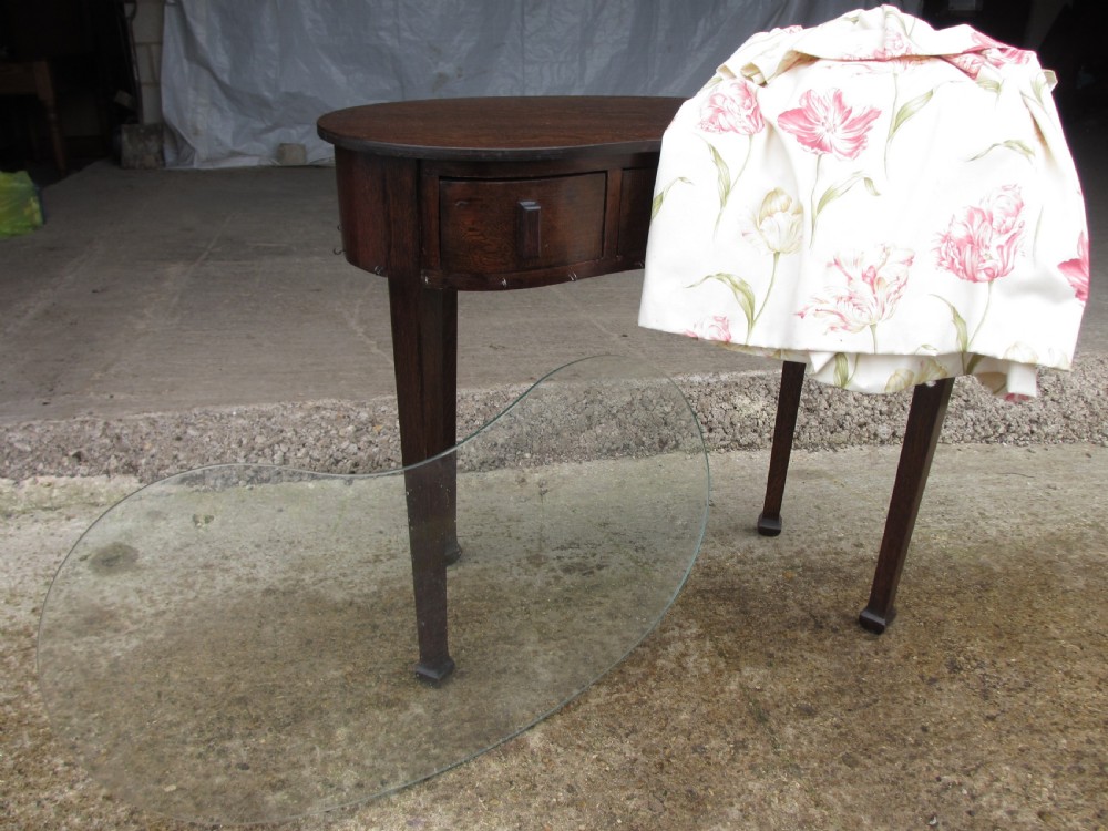 Oak kidney shaped dressing table View XII