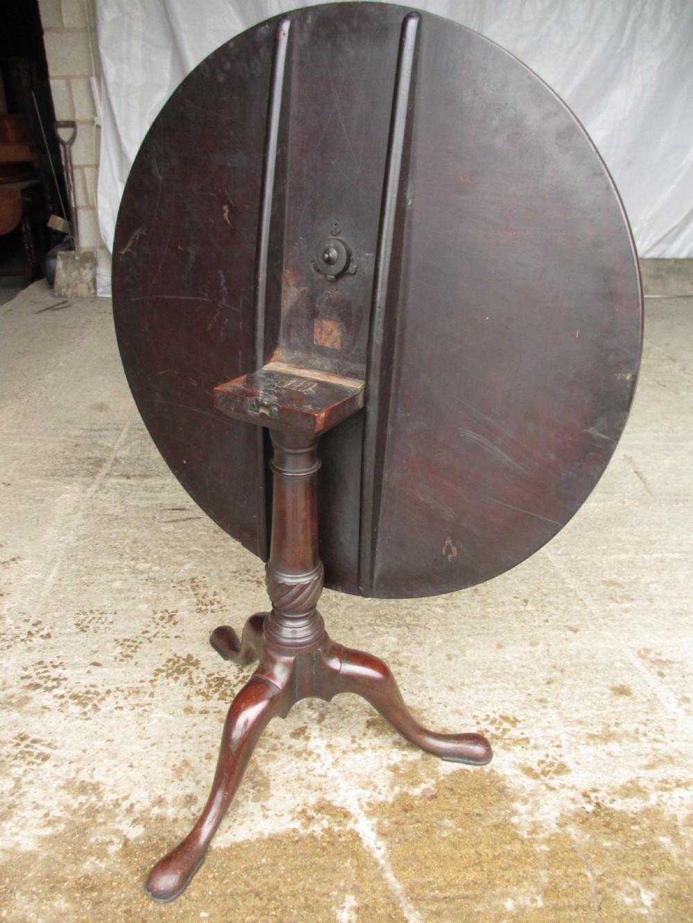 Georgian mahogany and cross banded tilt top breakfast table View IX