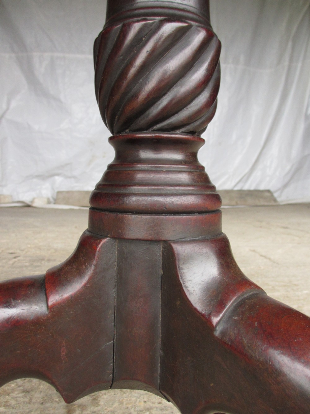 Georgian mahogany and cross banded tilt top breakfast table View XI