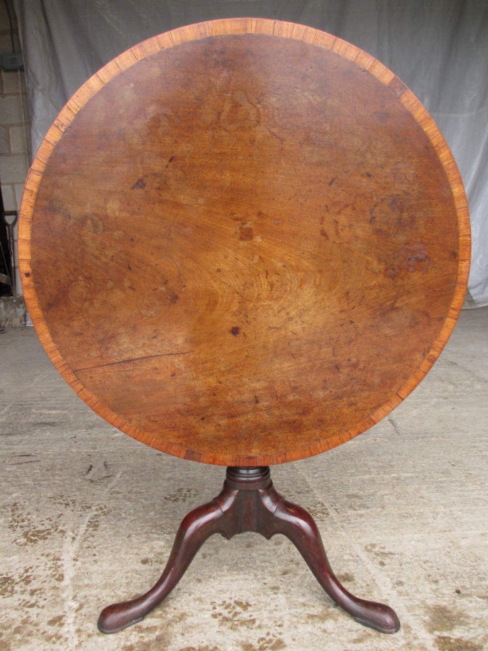Georgian mahogany and cross banded tilt top breakfast table View XIII
