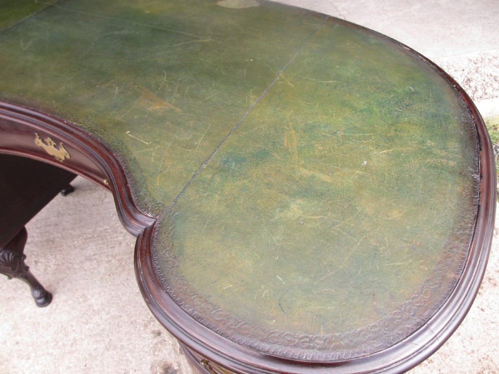 Victorian mahogany kidney shaped pedestal desk  View VII