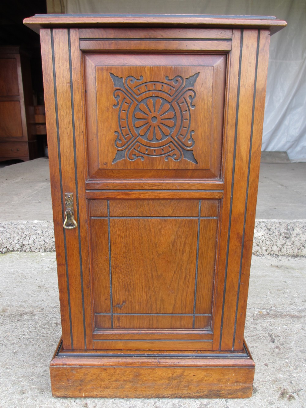 Victorian Mahogany and Walnut bedside pot cupboard