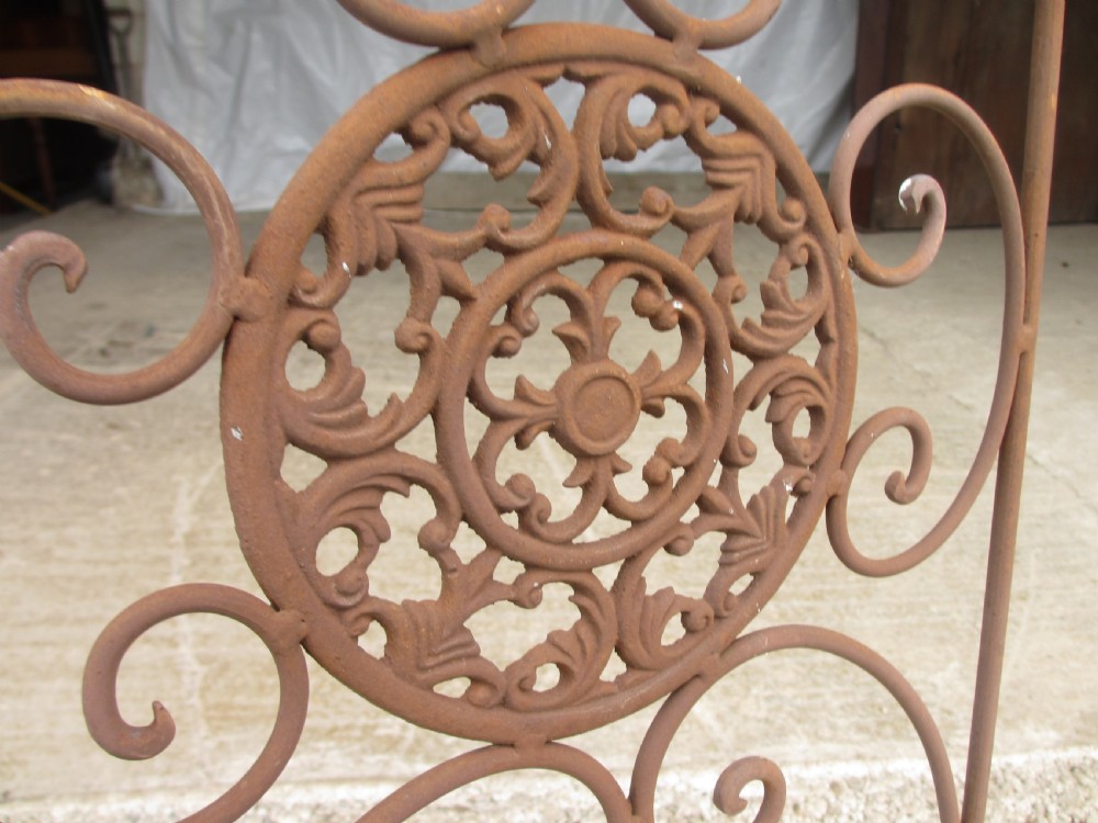 Early 20th century French folding metal garden patio set View XI