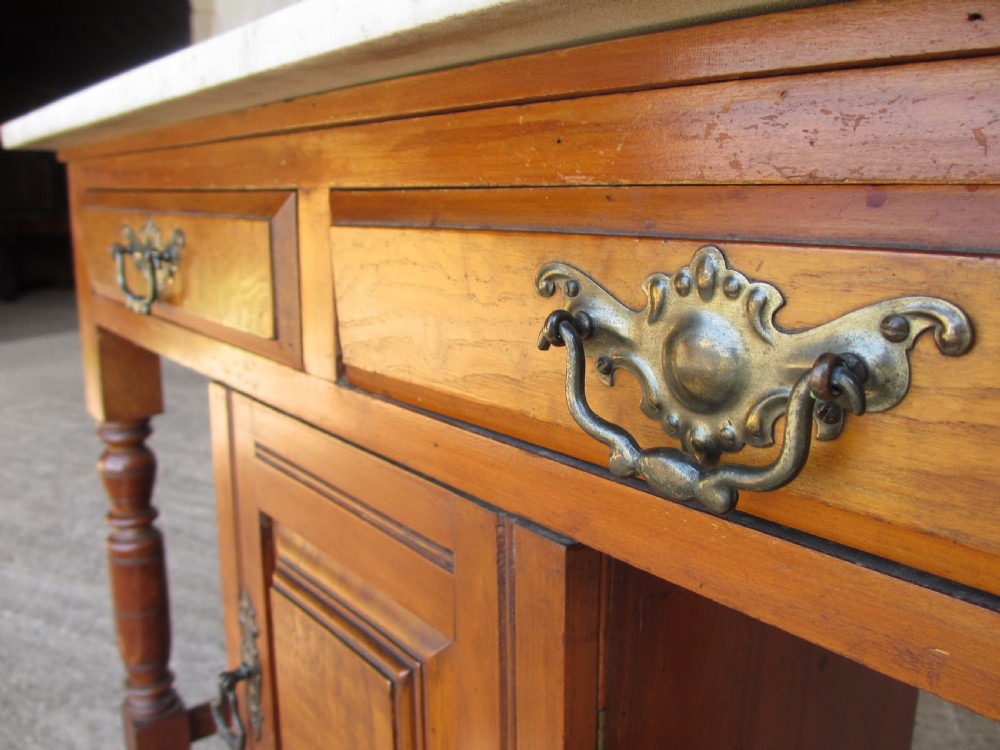 Victorian mahogany washstand  View IV