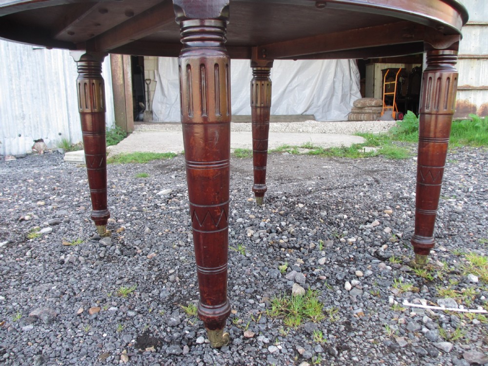 Victorian oval mahogany centre dining table  View III