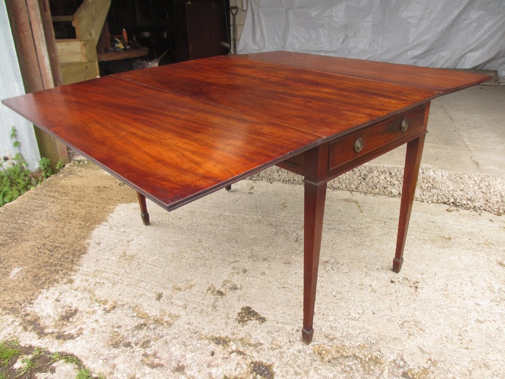 Georgian mahogany drop leaf Pembroke dining table