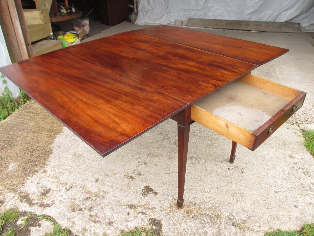 Georgian mahogany drop leaf Pembroke dining table View VIII