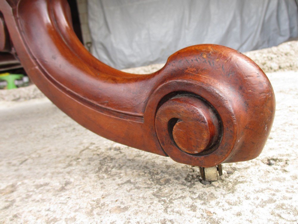 Victorian mahogany and walnut circular tilt top breakfast table  View IX