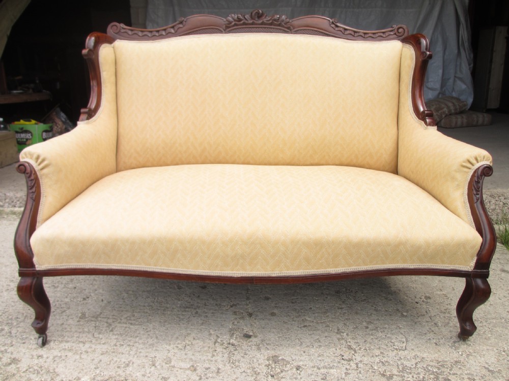 Victorian Mahogany framed sofa settee