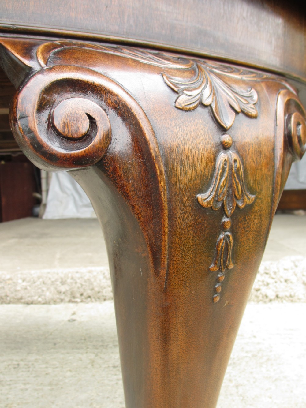 Edwardian mahogany oval screw extending dining table View VII