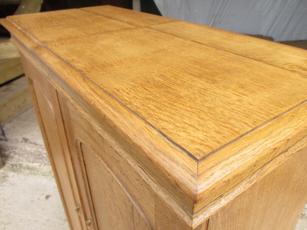 Victorian good quality golden oak cupboard View III