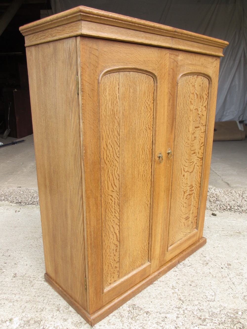 Victorian good quality golden oak cupboard View IV