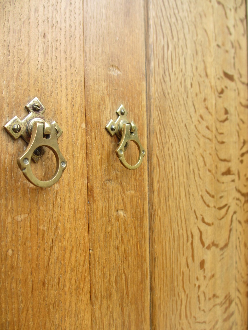 Victorian good quality golden oak cupboard View V