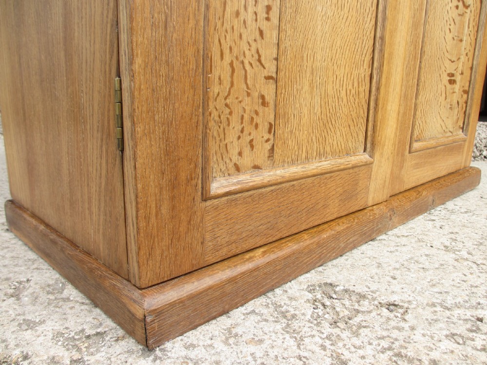 Victorian good quality golden oak cupboard View VI