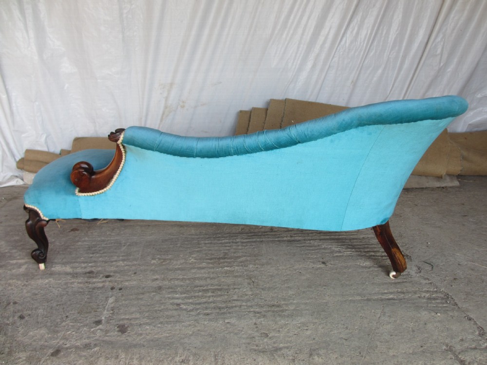 Victorian carved Rosewood chaise longue  View XII