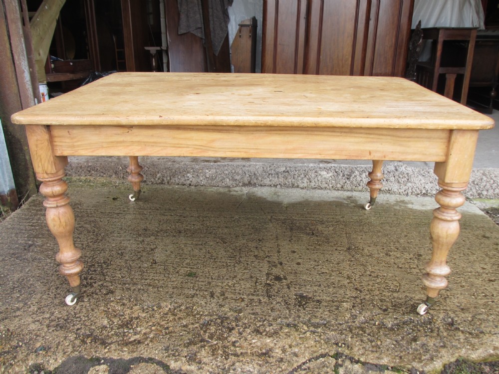 Early Victorian large pine kitchen dinning table View II