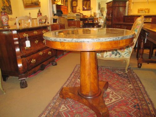 French Walnut Gueridon or Centre Table