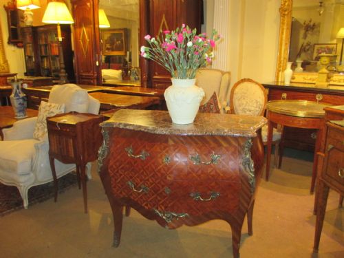Bombe Fronted Commode