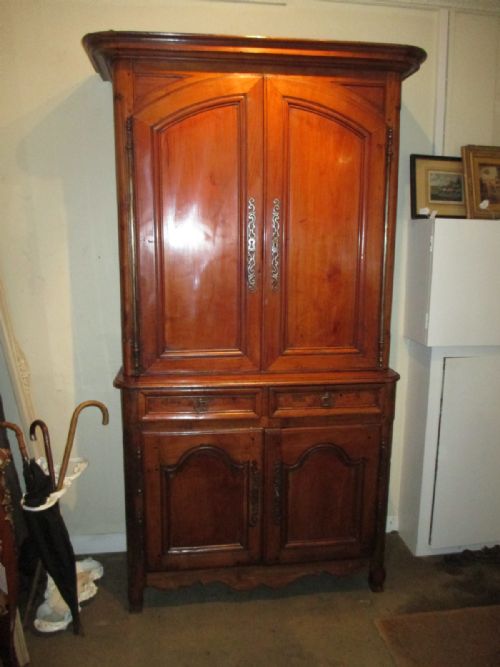 French Cherry-wood Buffet Du Corps



