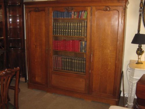Oak 3 Door Bookcase French