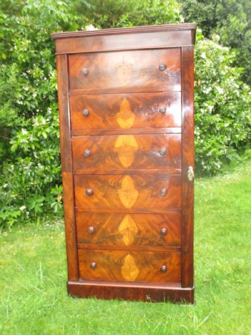 Wellington Type Chest of Drawers