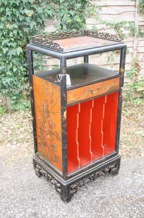 Unusual Oriental Stand