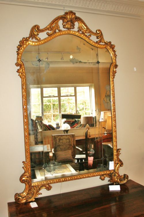 18th Century Italian Gilt Mirror in Carved Wood