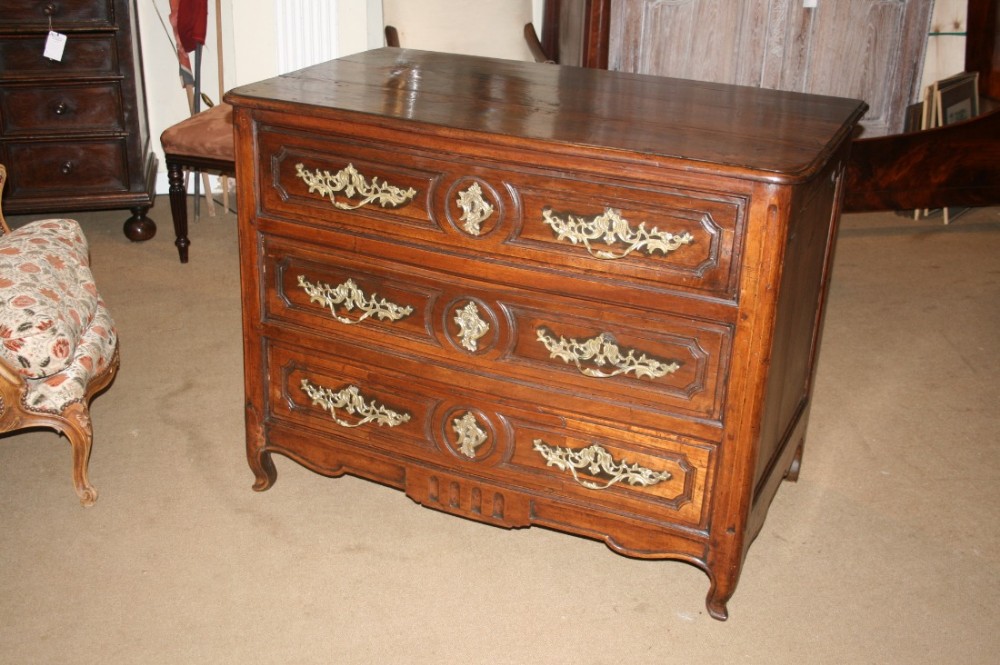 french 18th century serpentine commode 