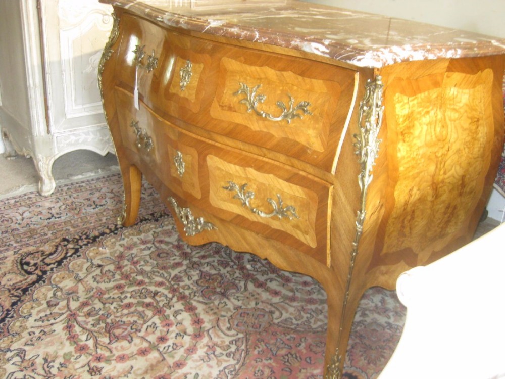 Large Louis Xv style commode