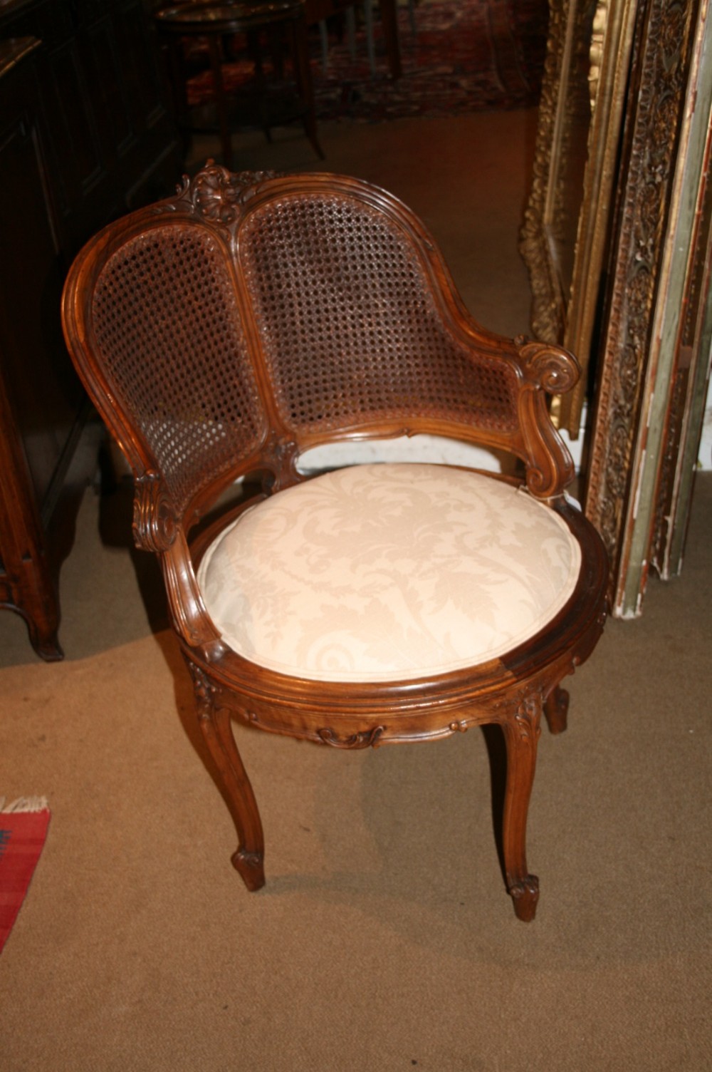 A very pretty french music chair 