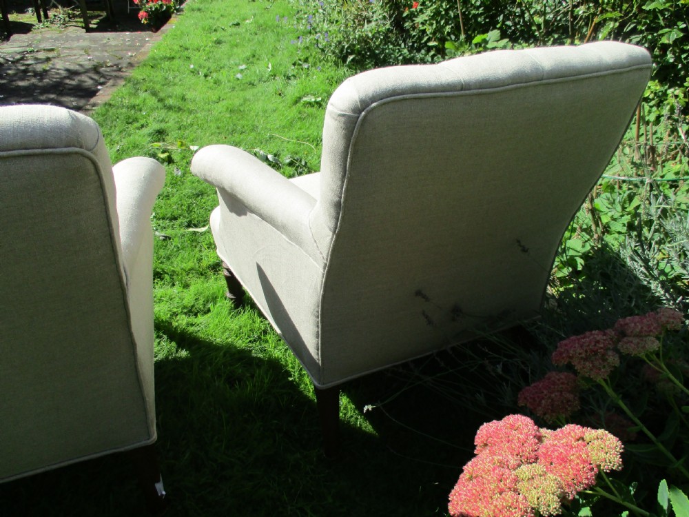 Pair of button-back armchairs View V