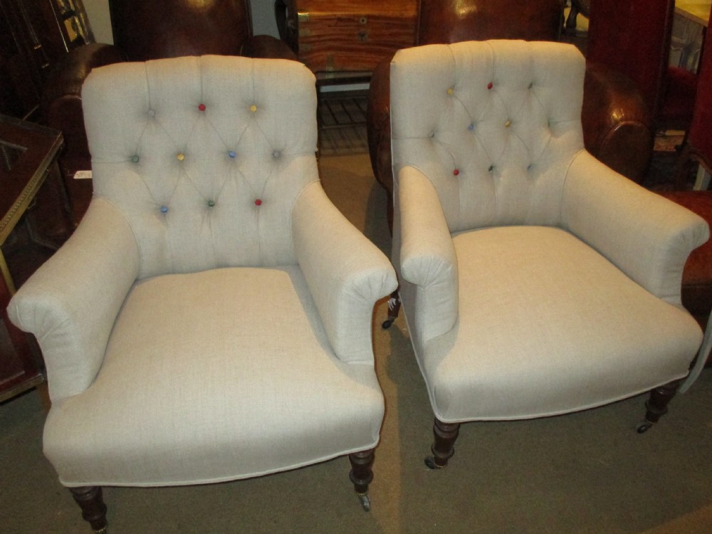 Pair of button-back armchairs View VII