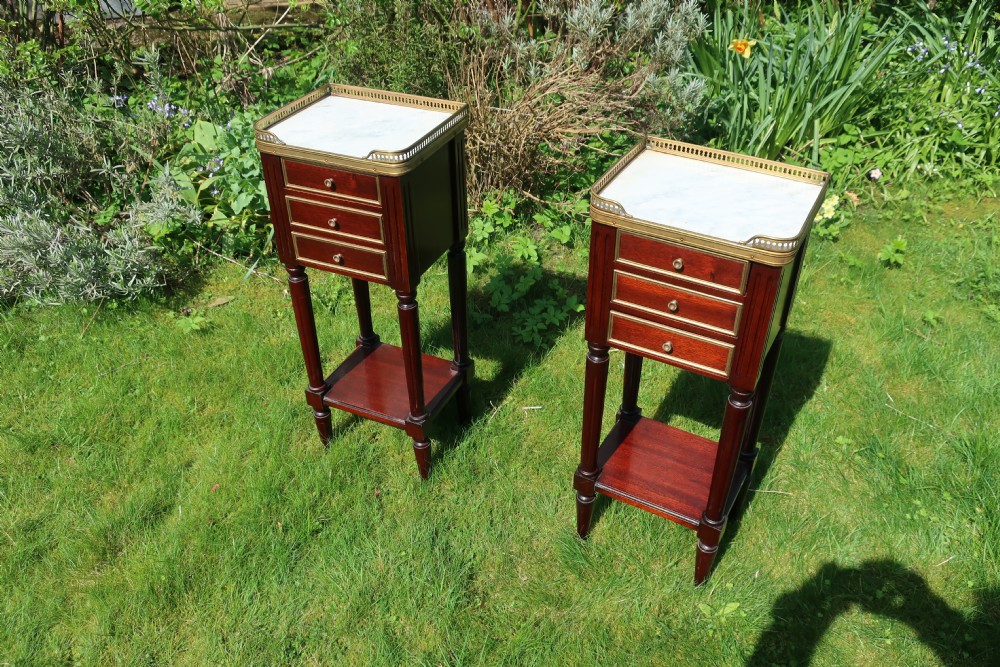 Pair of small mahogany bedside tables View V
