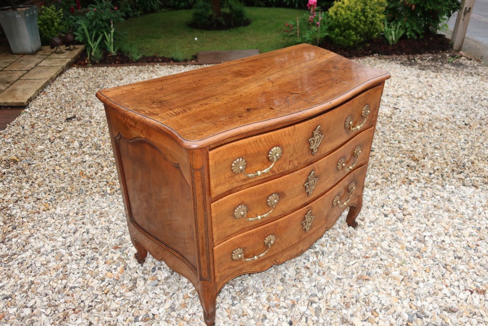 18th Century serpentine fronted commode in walnut View III