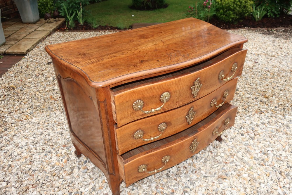 18th Century serpentine fronted commode in walnut View VIII