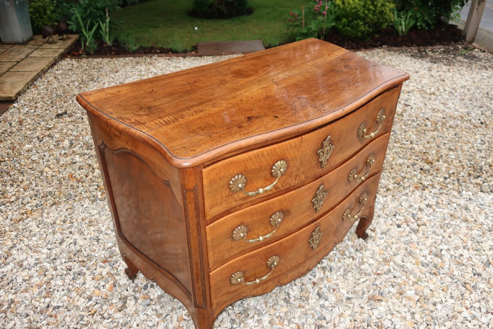 18th Century serpentine fronted commode in walnut View X