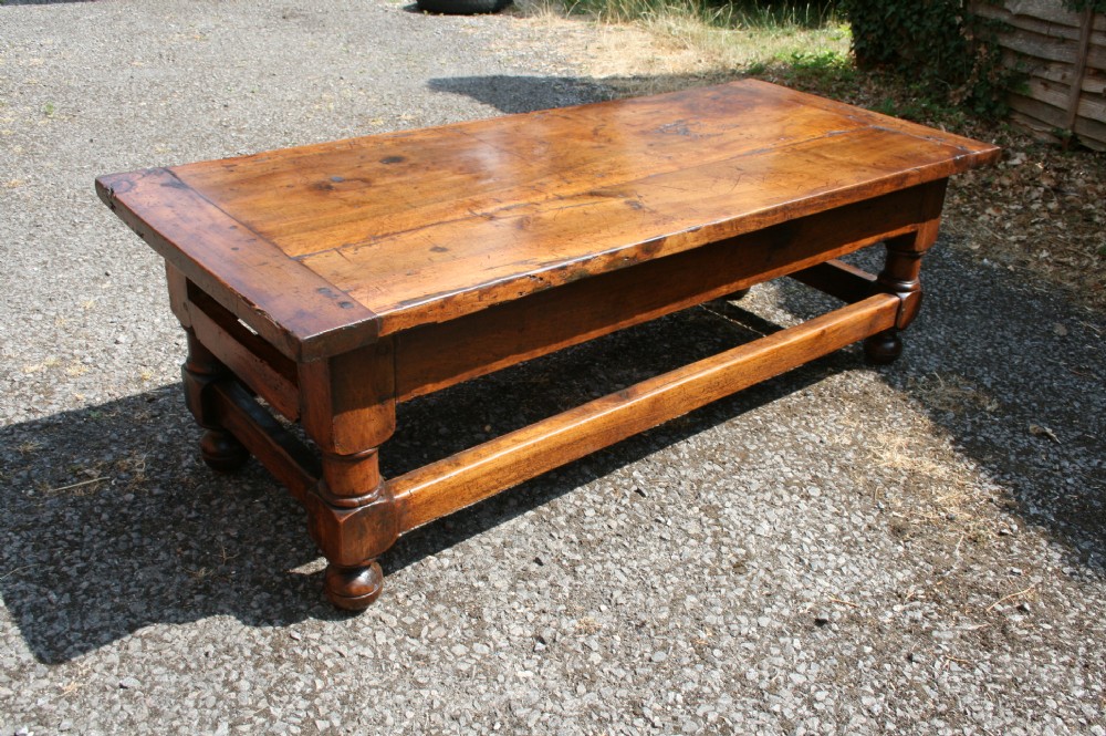 super colour walnut18th coffee table 
