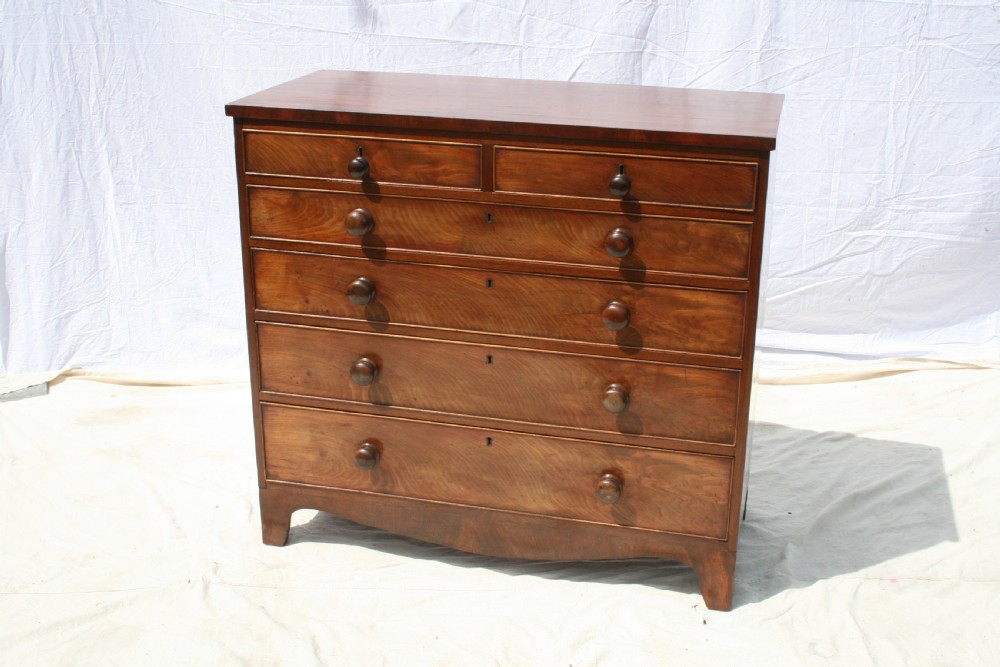 Georgian mahogany chest of drawers 